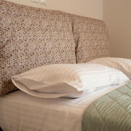 Апартаменты Comfy & Stylish Apt In Янина Экстерьер фото