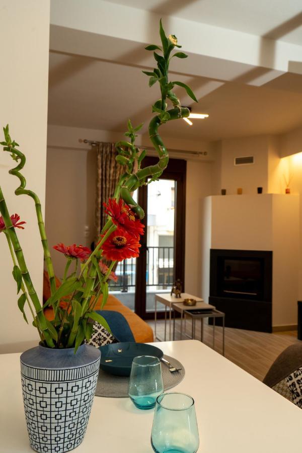 Апартаменты Comfy & Stylish Apt In Янина Экстерьер фото