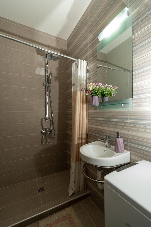 Апартаменты Comfy & Stylish Apt In Янина Экстерьер фото